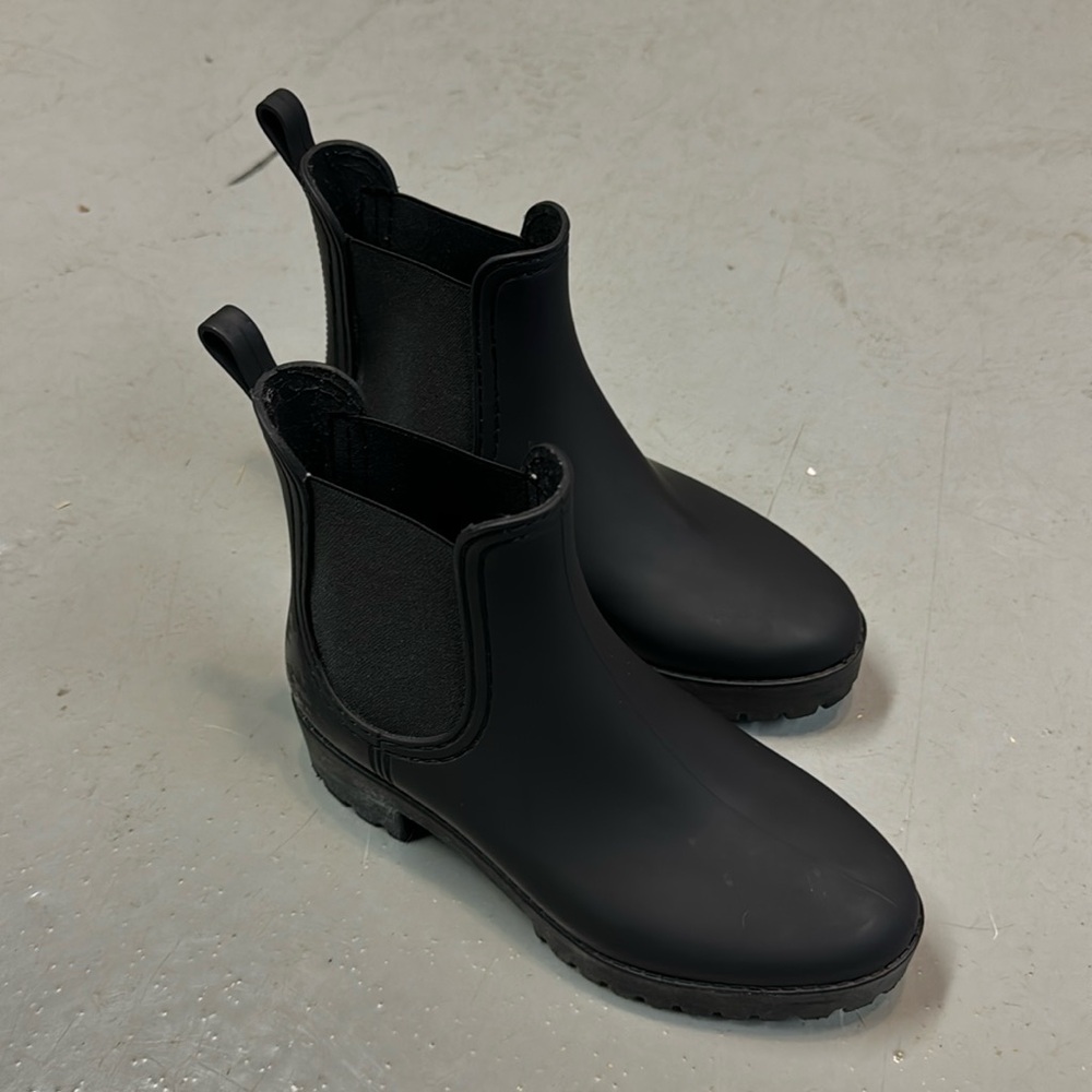 Like New Jeffery Campbell Cloudy
Waterproof Chelsea Rain Boot (Size W5)